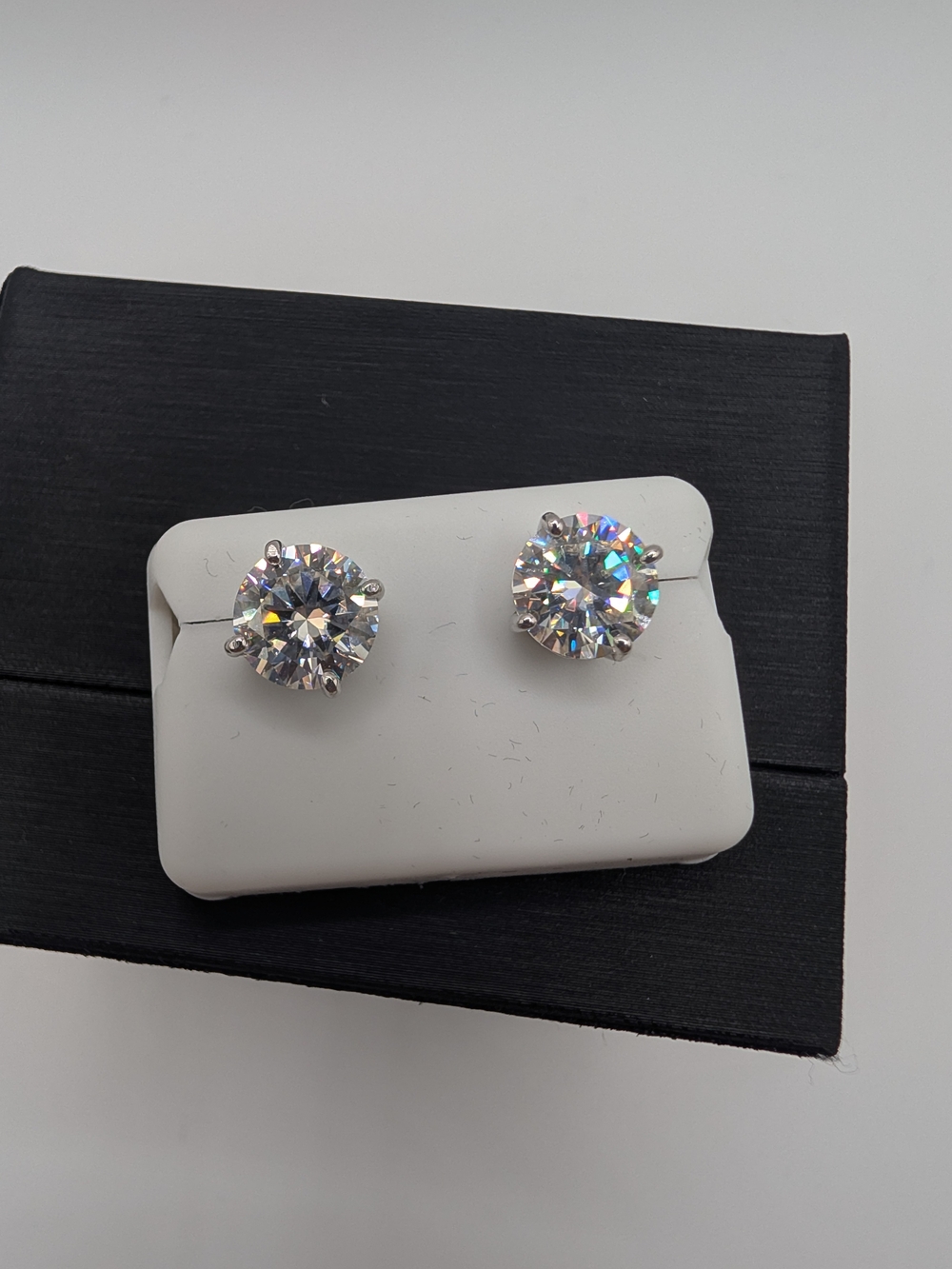 NWT 4 CTW Round Brilliant Moissanite Stud Earrings 925 Sterling Silver Screwback